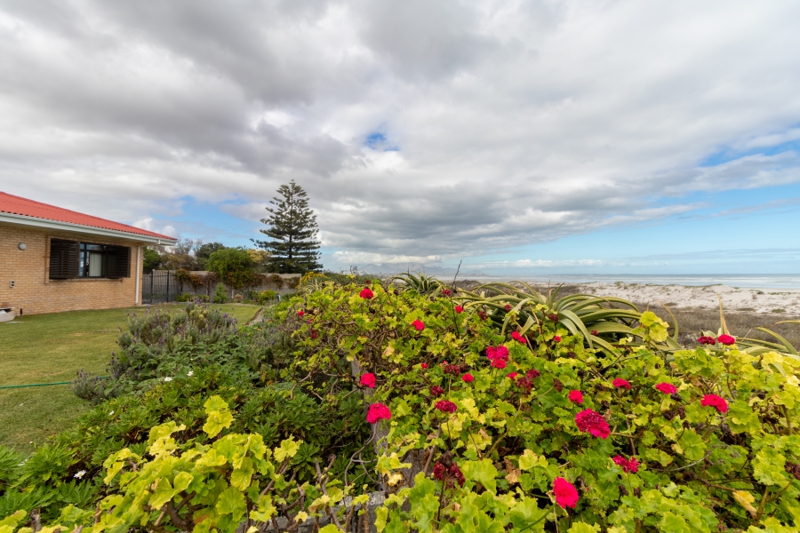 3 Bedroom Property for Sale in Van Riebeeckstrand Western Cape